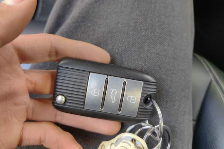 Used Roewe RX5 2016 20T Two-Wheel Drive Automatic Internet Smart Edition Vehicle Key