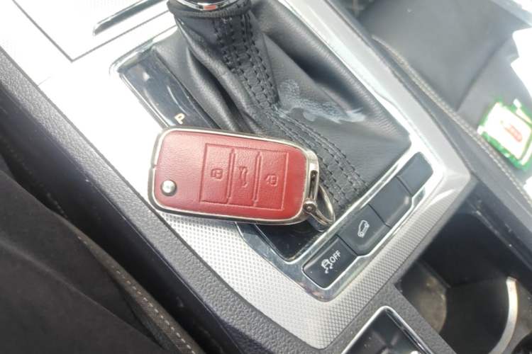 Used Roewe RX5 2016 20T Two-Wheel Drive Automatic Internet Smart Edition Vehicle Key