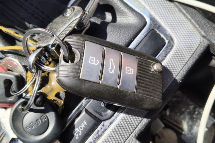 Used Roewe RX5 2016 20T Two-Wheel Drive Automatic Internet Smart Edition Vehicle Key