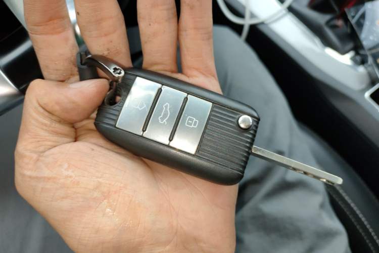 Used Roewe RX5 2016 20T Two-Wheel Drive Manual Transmission Internet Smart Edition Vehicle Key