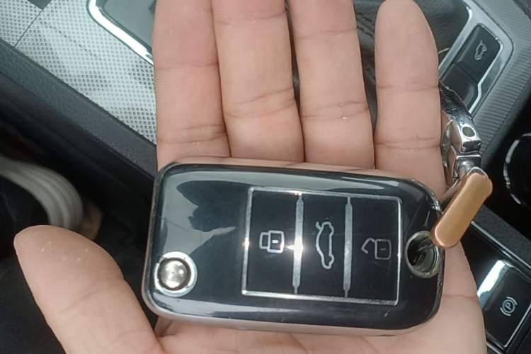 Used Roewe RX5 2016 30T Four-Wheel Drive Automatic Internet Smart Luxury Edition Vehicle Key