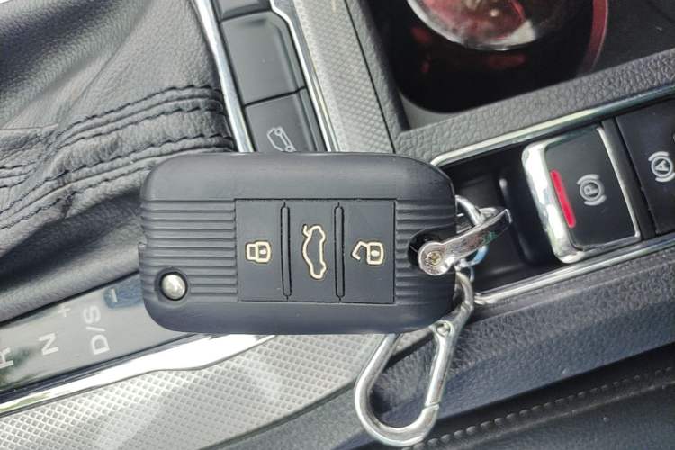 Used Roewe RX5 2016 20T Two-Wheel Drive Automatic Internet Smart Edition Vehicle Key