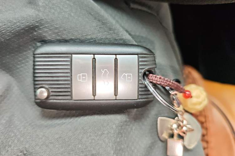 Used Roewe RX5 2016 20T Two-Wheel Drive Manual Transmission Internet Smart Edition Vehicle Key