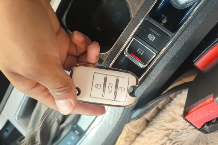 Used Roewe RX5 2016 20T Two-Wheel Drive Automatic Internet Smart Edition Vehicle Key