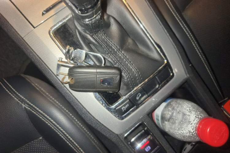 Used Roewe RX5 2016 20T Two-Wheel Drive Automatic Internet Smart Edition Vehicle Key