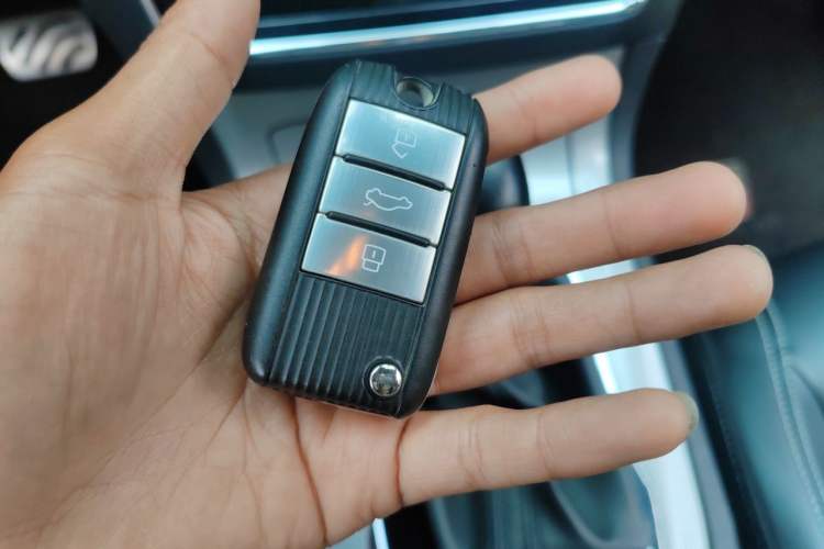 Used Roewe RX5 2016 30T Two-Wheel Drive Automatic Internet Smart Edition Vehicle Key