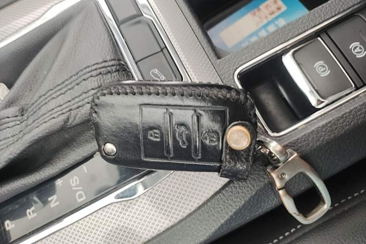 Used Roewe RX5 2016 20T Two-Wheel Drive Automatic Internet Smart Edition Vehicle Key