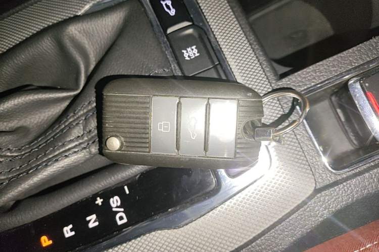 Used Roewe RX5 2016 30T Four-Wheel Drive Automatic Internet Smart Luxury Edition Vehicle Key