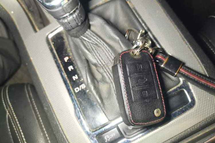 Used Roewe RX5 2016 20T Two-Wheel Drive Automatic Internet Smart Edition Vehicle Key
