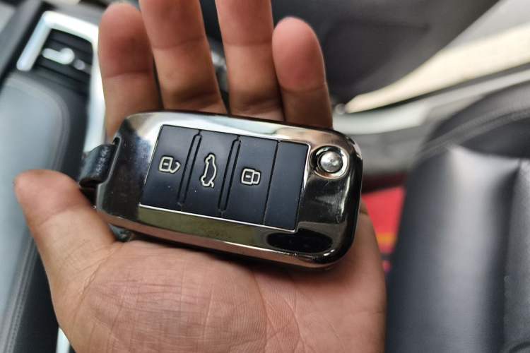 Used Roewe RX5 2016 20T Two-Wheel Drive Automatic Internet Smart Edition Vehicle Key