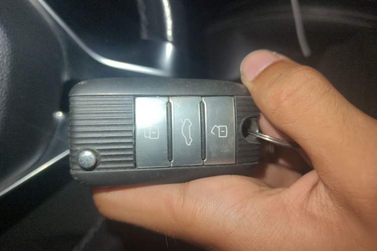 Used Roewe RX5 2016 20T Two-Wheel Drive Automatic Internet Smart Edition Vehicle Key