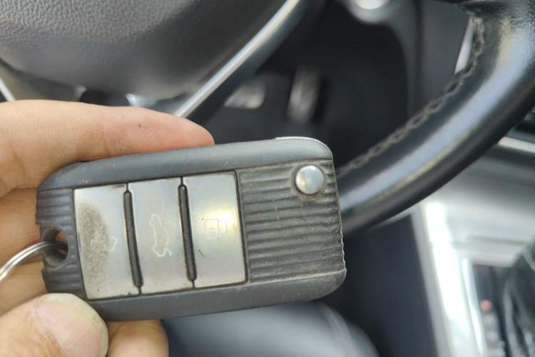 Used Roewe RX5 2016 20T Two-Wheel Drive Automatic Internet Smart Edition Vehicle Key