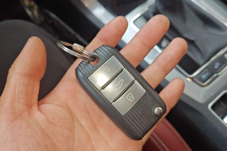Used Roewe RX5 2016 30T Four-Wheel Drive Automatic Internet Smart Luxury Edition Vehicle Key