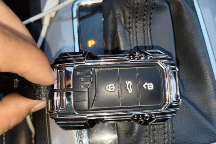 Used Roewe RX5 2016 20T Two-Wheel Drive Automatic Internet Smart Edition Vehicle Key