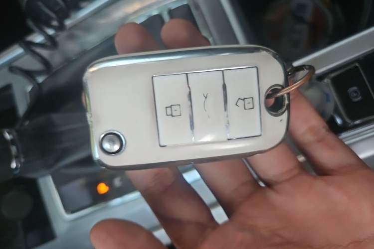 Used Roewe RX5 2016 20T Two-Wheel Drive Automatic Internet Smart Edition Vehicle Key
