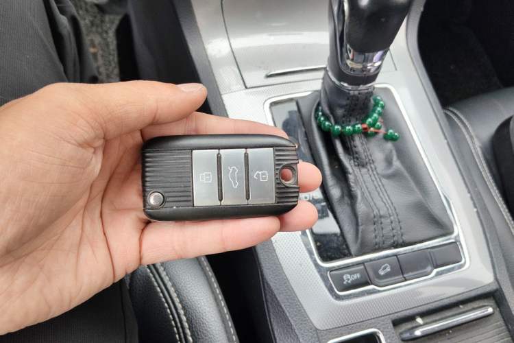Used Roewe RX5 2016 20T Two-Wheel Drive Automatic Internet Smart Edition Vehicle Key