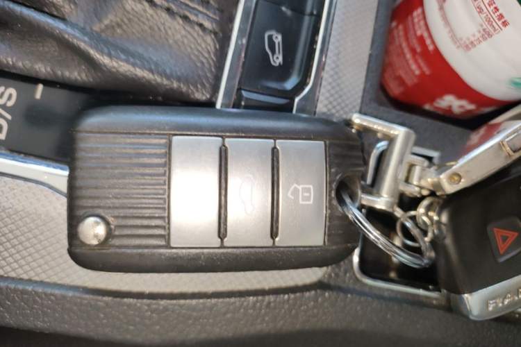 Used Roewe RX5 2016 20T Two-Wheel Drive Automatic Internet Smart Edition Vehicle Key