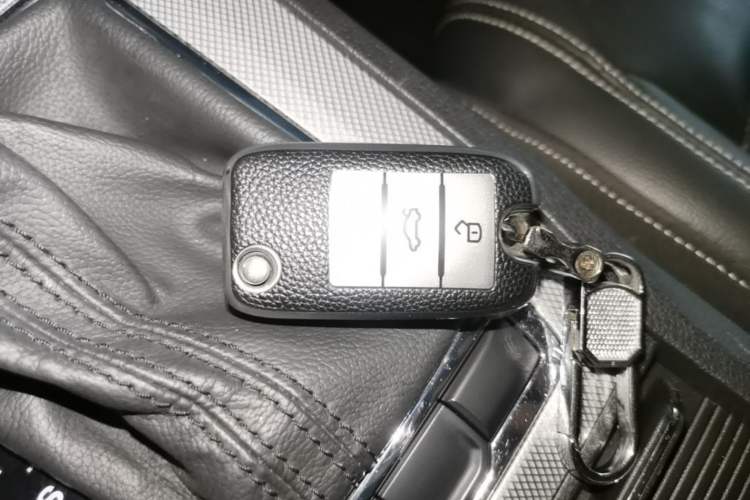 Used Roewe RX5 2016 20T Two-Wheel Drive Automatic Internet Smart Edition Vehicle Key