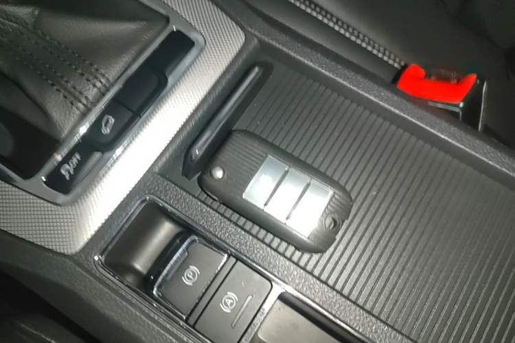 Used Roewe RX5 2016 20T Two-Wheel Drive Automatic Internet Smart Edition Vehicle Key