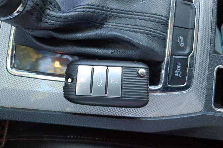 Used Roewe RX5 2016 20T Two-Wheel Drive Automatic Internet Smart Edition Vehicle Key