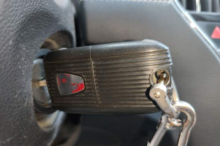 Used Roewe RX5 2016 20T Two-Wheel Drive Manual Transmission Internet Smart Edition Vehicle Key