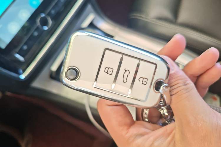 Used Roewe RX5 2016 20T Two-Wheel Drive Automatic Internet Smart Edition Vehicle Key