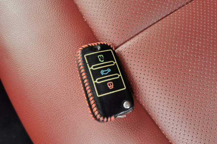 Used Roewe RX5 2016 20T Two-Wheel Drive Automatic Internet Smart Edition Vehicle Key