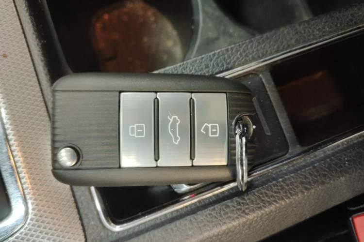 Used Roewe RX5 2016 20T Two-Wheel Drive Automatic Internet Smart Edition Vehicle Key