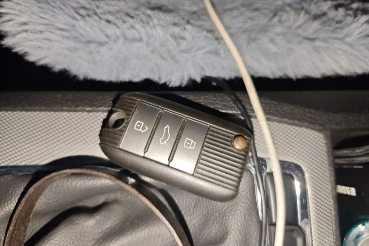 Used Roewe RX5 2016 20T Two-Wheel Drive Automatic Internet Smart Edition Vehicle Key