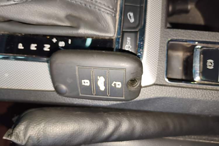 Used Roewe RX5 2016 30T Two-Wheel Drive Automatic Internet Smart Edition Vehicle Key