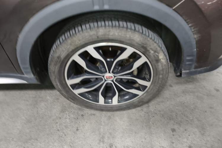 Used Roewe RX5 2016 20T Two-Wheel Drive Automatic Internet Smart Edition Right Front Wheel Hub