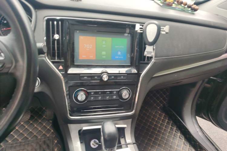 Used Roewe RX5 2017 20T Two-Wheel Drive Automatic Internet Elite Edition Audio And AC Panel