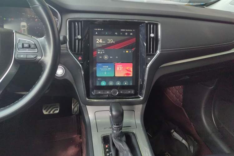 Used Roewe RX5 2017 20T Two-Wheel Drive Automatic Internet Elite Edition Audio And AC Panel