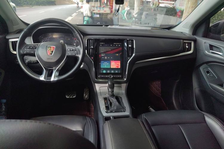 Used Roewe RX5 2017 20T Two-Wheel Drive Automatic Internet Elite Edition Center Console