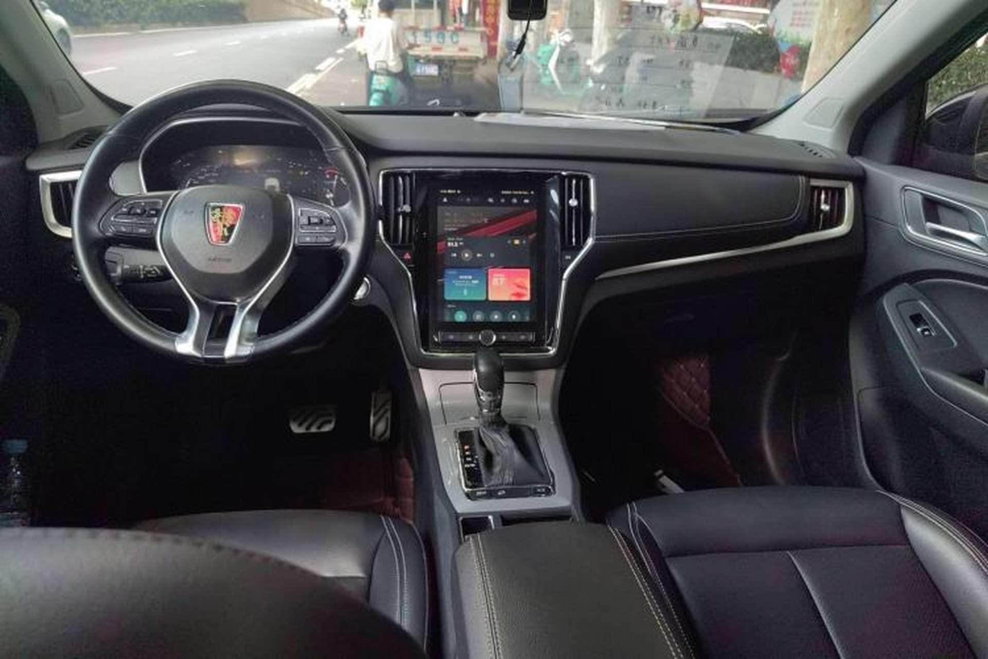 Used Roewe RX5 2017 20T Two-Wheel Drive Automatic Internet Elite Edition Center Console