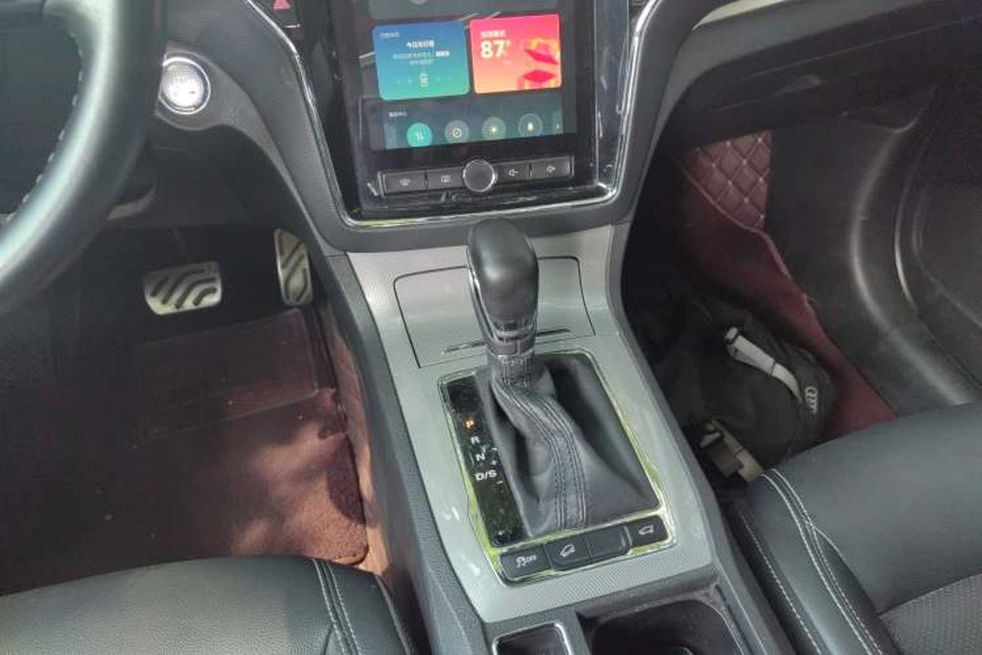 Used Roewe RX5 2017 20T Two-Wheel Drive Automatic Internet Elite Edition Gear Lever