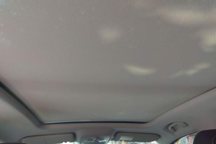 Used Roewe RX5 2017 20T Two-Wheel Drive Automatic Internet Elite Edition Headliner