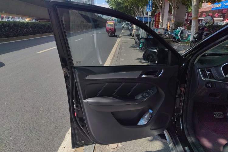 Used Roewe RX5 2017 20T Two-Wheel Drive Automatic Internet Elite Edition Left Front Door Interior