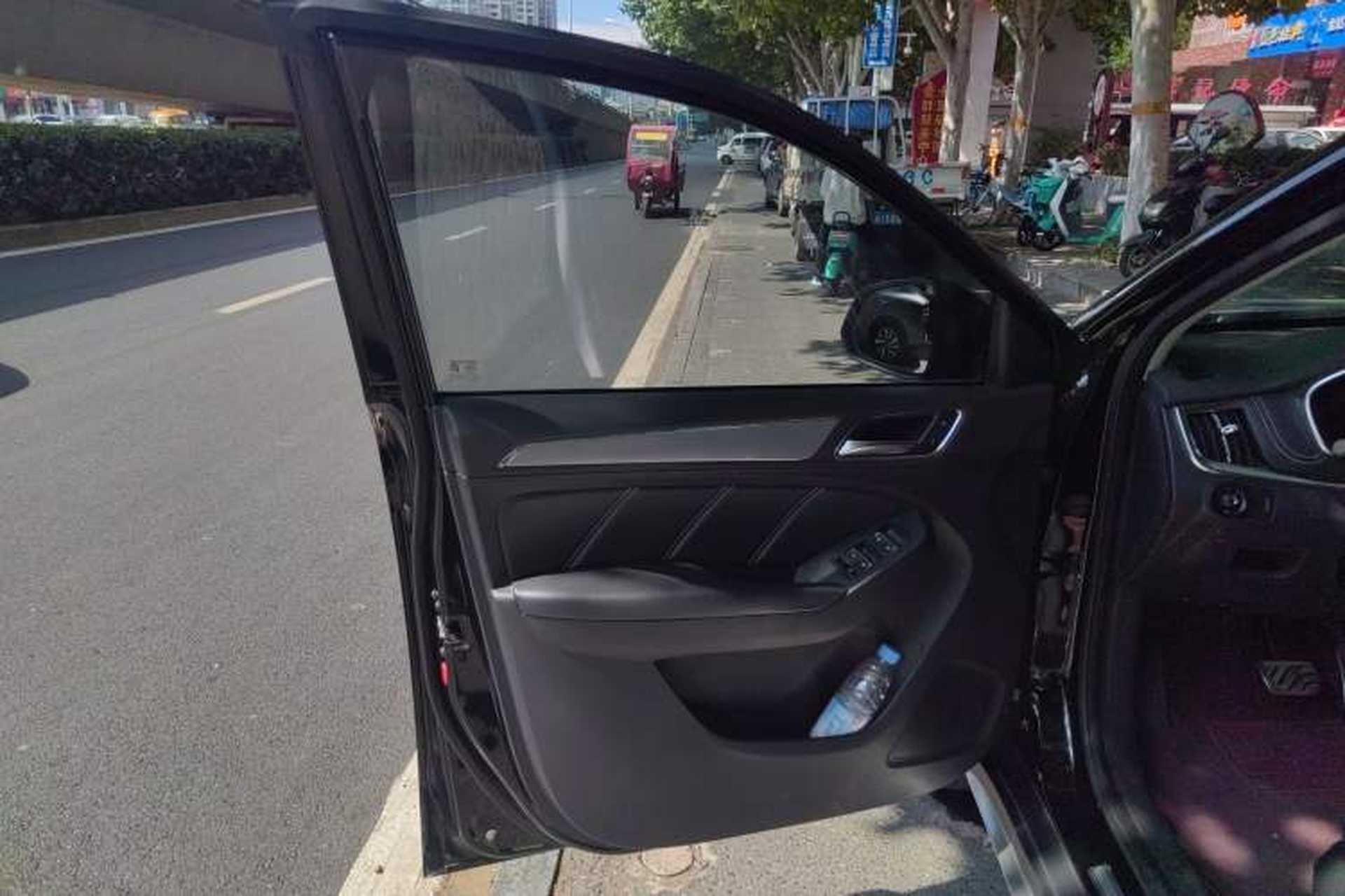Used Roewe RX5 2017 20T Two-Wheel Drive Automatic Internet Elite Edition Left Front Door Interior