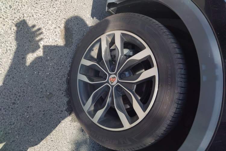 Used Roewe RX5 2017 20T Two-Wheel Drive Automatic Internet Elite Edition Left Front Wheel Hub