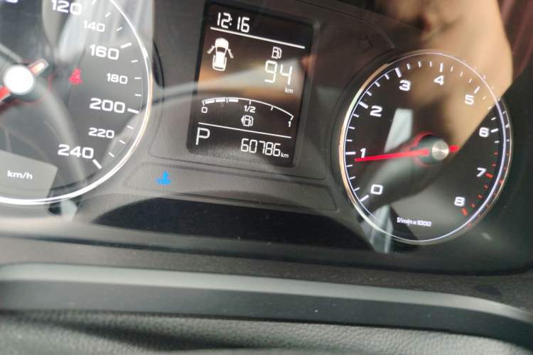 Used Roewe RX5 2017 20T Two-Wheel Drive Automatic Internet Elite Edition Odometer Close Up