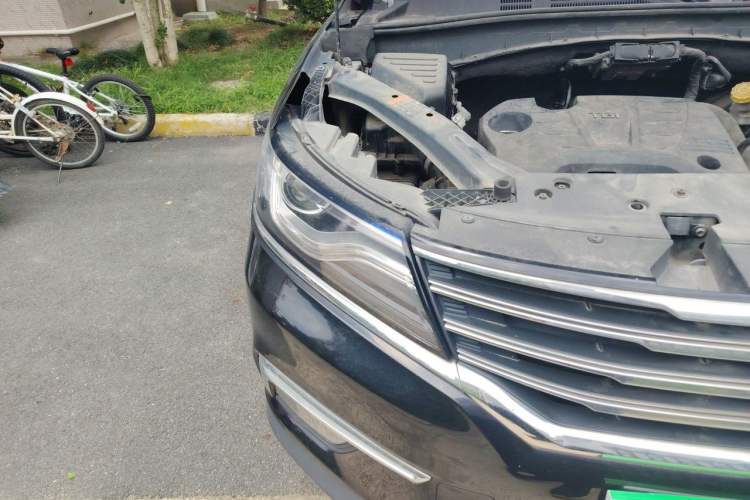 Used Roewe RX5 2017 20T Two-Wheel Drive Automatic Internet Elite Edition Right Front Headlight