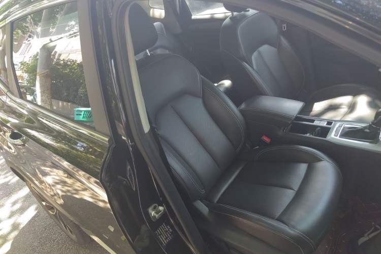 Used Roewe RX5 2017 20T Two-Wheel Drive Automatic Internet Elite Edition Right Front Seat