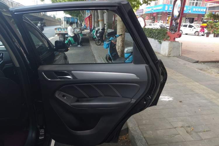 Used Roewe RX5 2017 20T Two-Wheel Drive Automatic Internet Elite Edition Right Rear Door Interior
