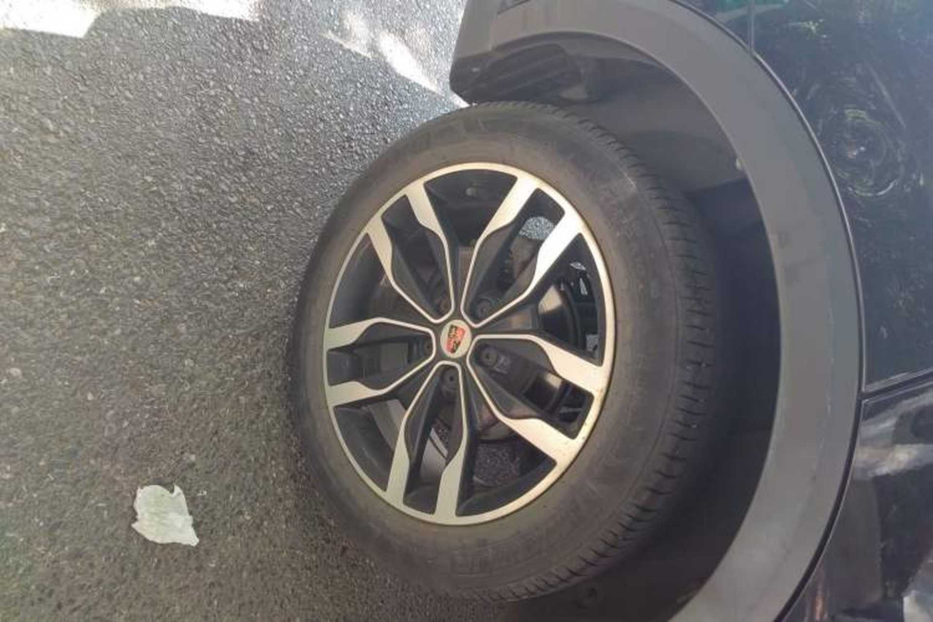 Used Roewe RX5 2017 20T Two-Wheel Drive Automatic Internet Elite Edition Right Rear Wheel Hub