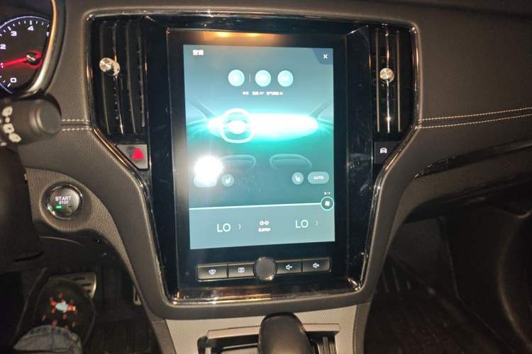 Used Roewe RX5 2017 20T Two-Wheel Drive Automatic Internet Elite Edition Audio And AC Panel