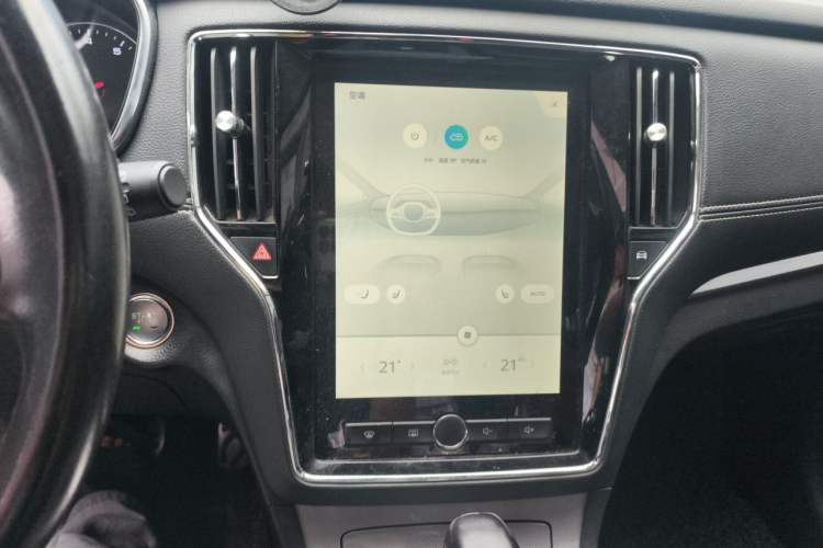 Used Roewe RX5 2017 20T Two-Wheel Drive Automatic Internet Elite Edition Audio And AC Panel