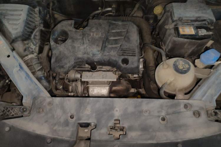 Used Roewe RX5 2017 20T Two-Wheel Drive Automatic Internet Elite Edition Engine Bay