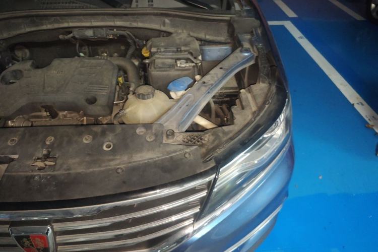 Used Roewe RX5 2017 20T Two-Wheel Drive Automatic Internet Elite Edition Engine Bay Left