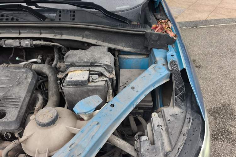 Used Roewe RX5 2017 20T Two-Wheel Drive Automatic Internet Elite Edition Engine Bay Left